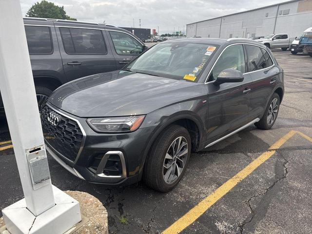 Photo of 2022 Mythos Black Metallic Audi Q5
