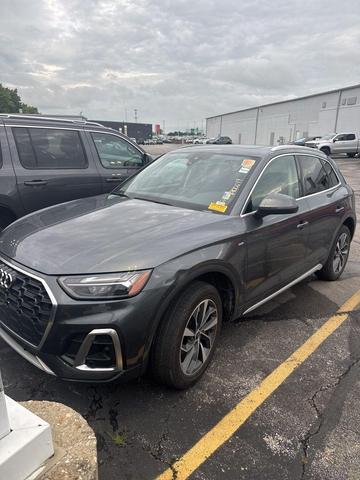 Photo of 2022 Mythos Black Metallic Audi Q5