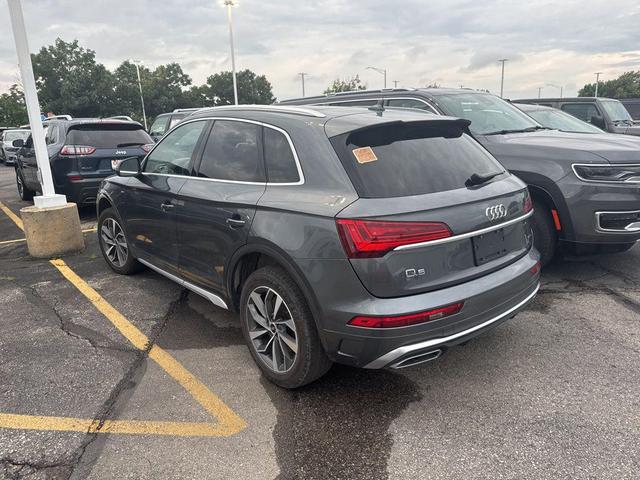 Photo of 2022 Mythos Black Metallic Audi Q5