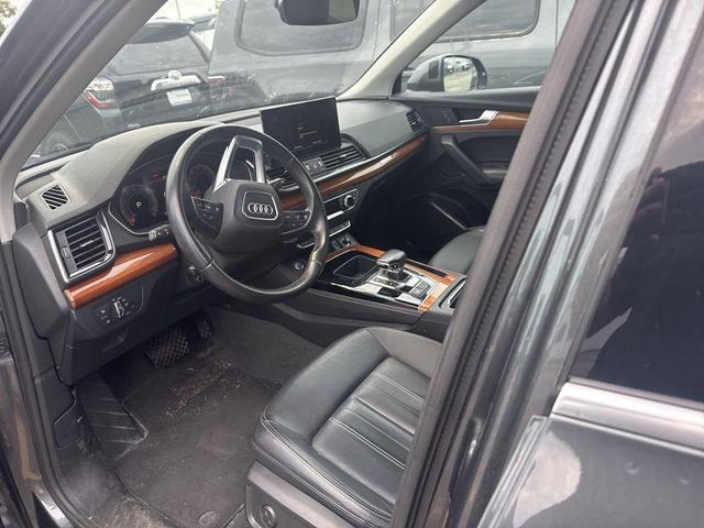 Photo of 2022 Mythos Black Metallic Audi Q5