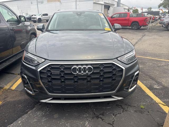 Photo of 2022 Mythos Black Metallic Audi Q5