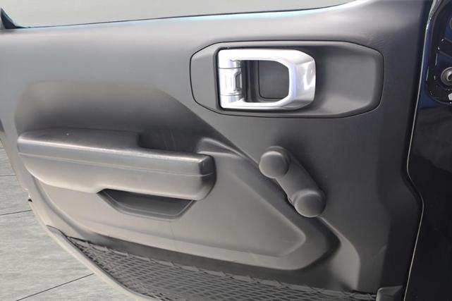 Photo of 2021 Black Jeep Wrangler