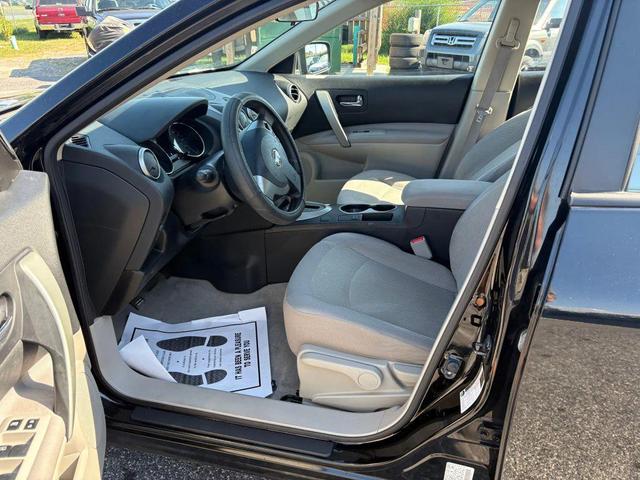Photo of 2013 Black Nissan Rogue