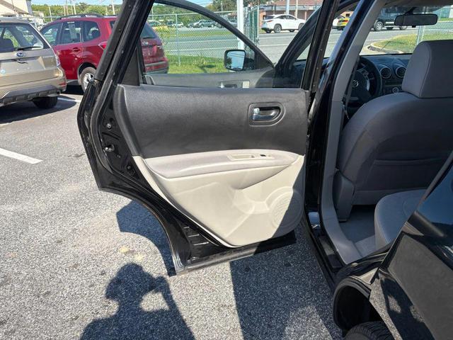 Photo of 2013 Black Nissan Rogue