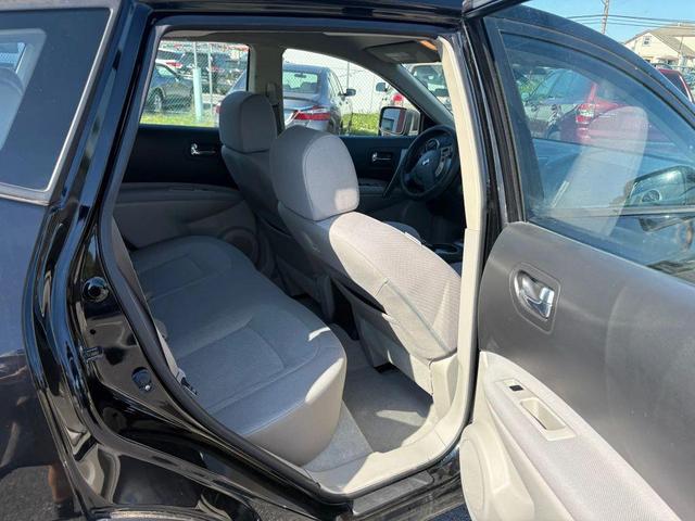 Photo of 2013 Black Nissan Rogue