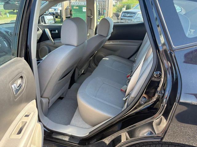 Photo of 2013 Black Nissan Rogue