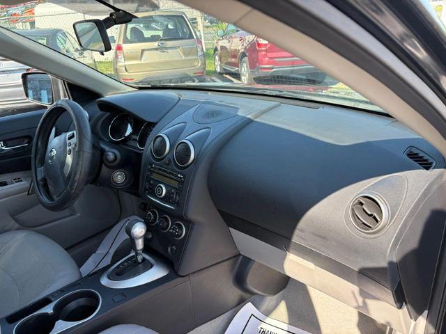 Photo of 2013 Black Nissan Rogue