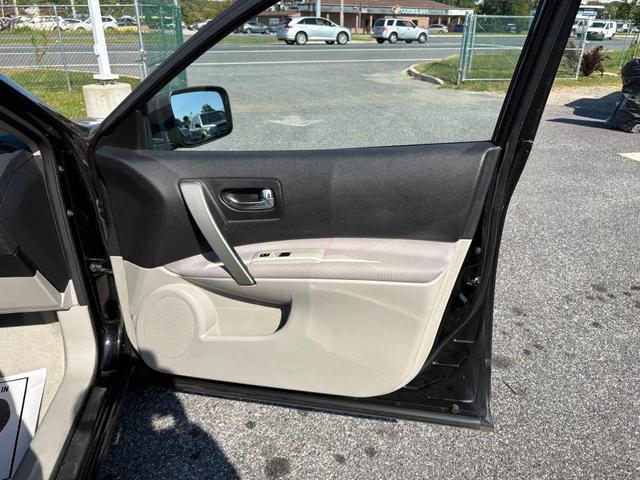 Photo of 2013 Black Nissan Rogue