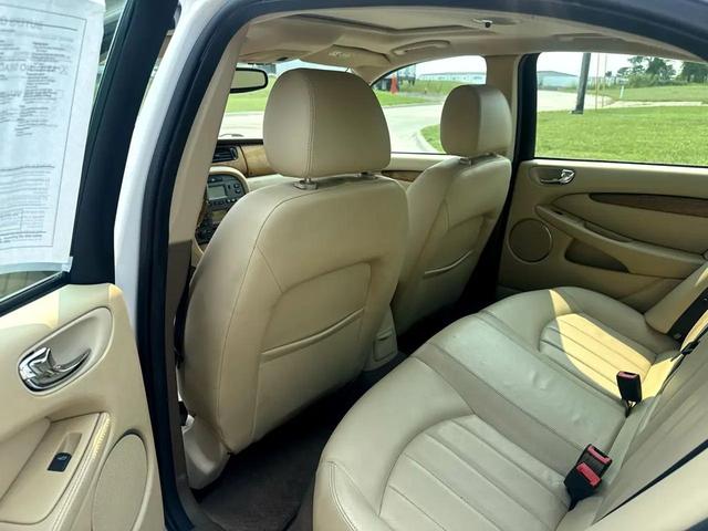 Photo of 2005 White Onyx Jaguar X-Type