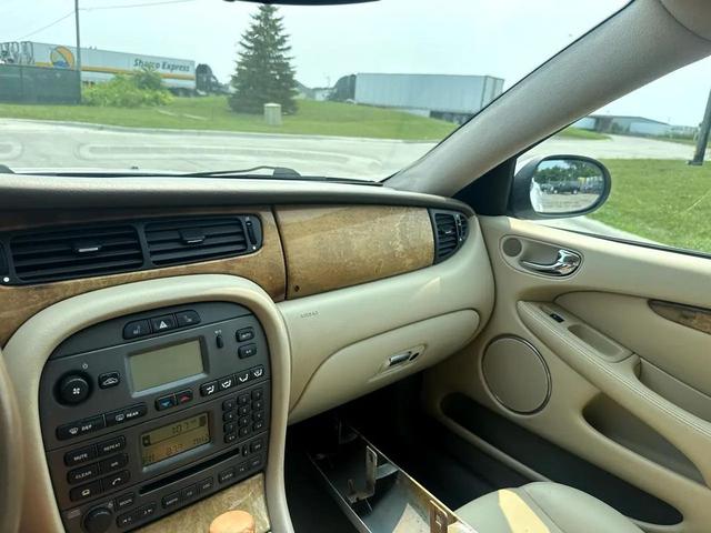Photo of 2005 White Onyx Jaguar X-Type