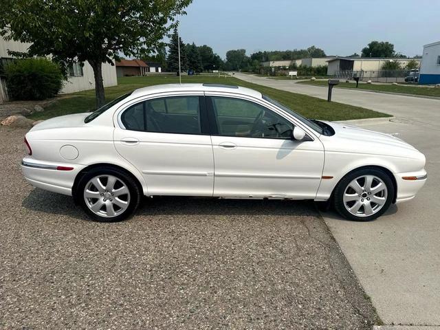 Photo of 2005 White Onyx Jaguar X-Type