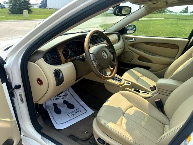 Photo of 2005 White Onyx Jaguar X-Type