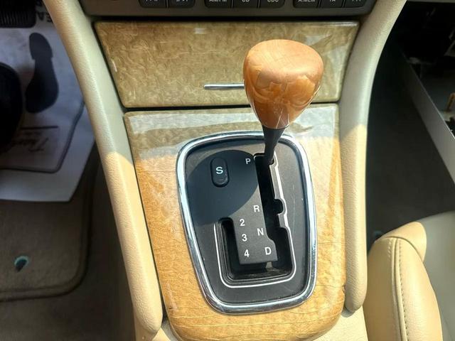 Photo of 2005 White Onyx Jaguar X-Type