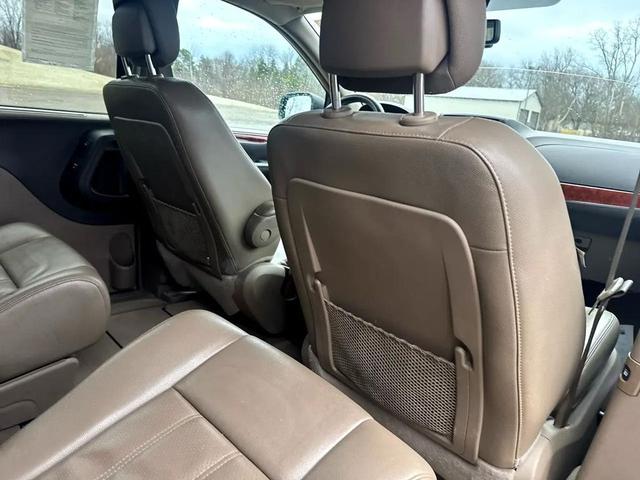 Photo of 2013 TAN Chrysler Town & Country