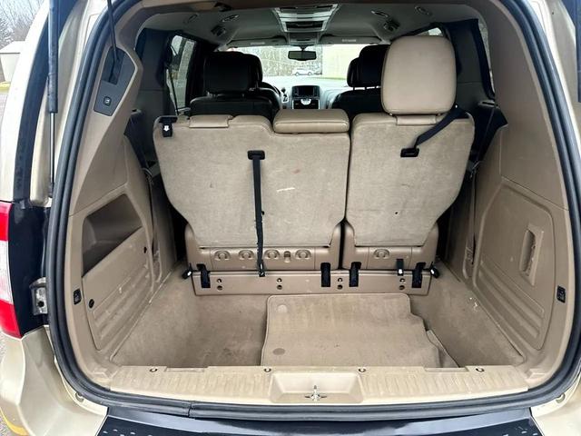 Photo of 2013 TAN Chrysler Town & Country