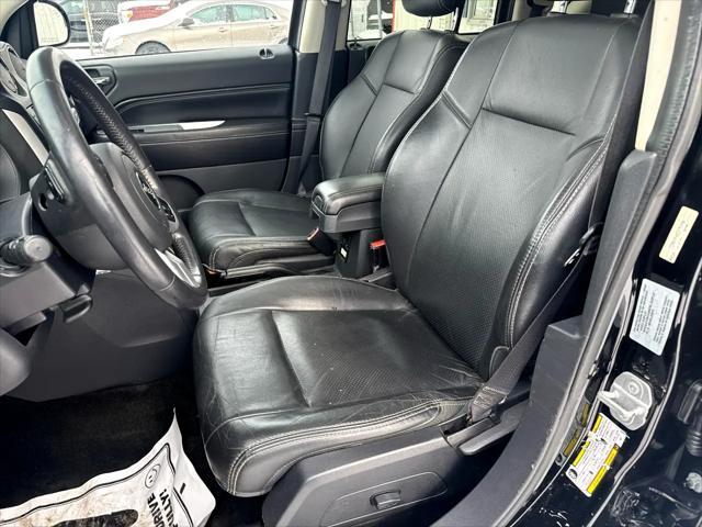 Photo of 2016 Black Clearcoat Jeep Compass