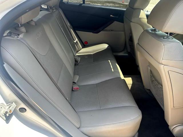 Photo of 2006 Ivory White Pontiac G6