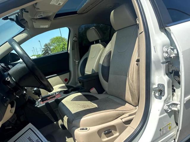 Photo of 2006 Ivory White Pontiac G6