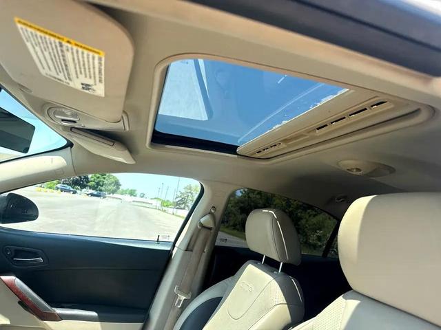 Photo of 2006 Ivory White Pontiac G6
