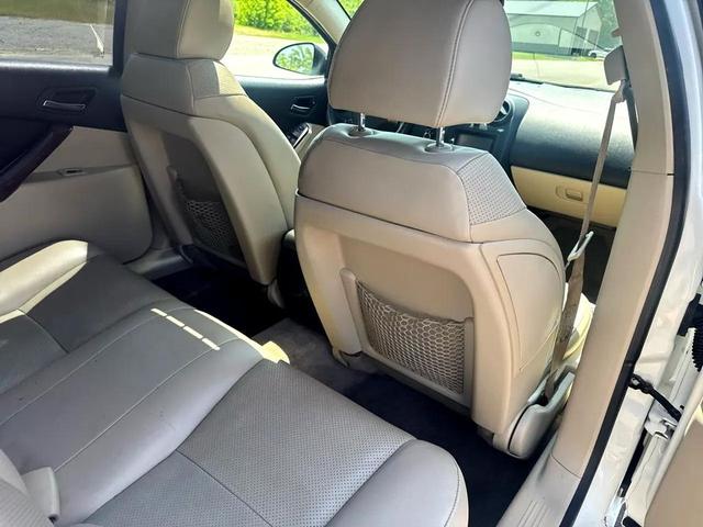 Photo of 2006 Ivory White Pontiac G6