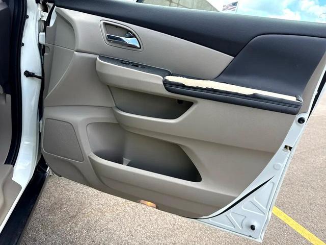 Photo of 2016 White Diamond Pearl Honda Odyssey