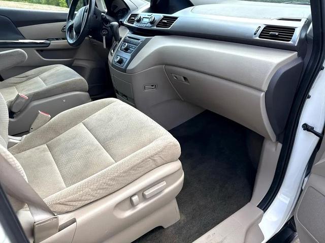 Photo of 2016 White Diamond Pearl Honda Odyssey
