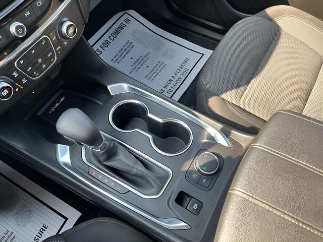 Photo of 2022 Mosaic Black Metallic Chevrolet Traverse