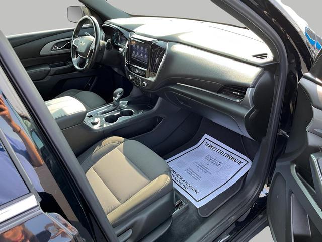 Photo of 2022 Mosaic Black Metallic Chevrolet Traverse