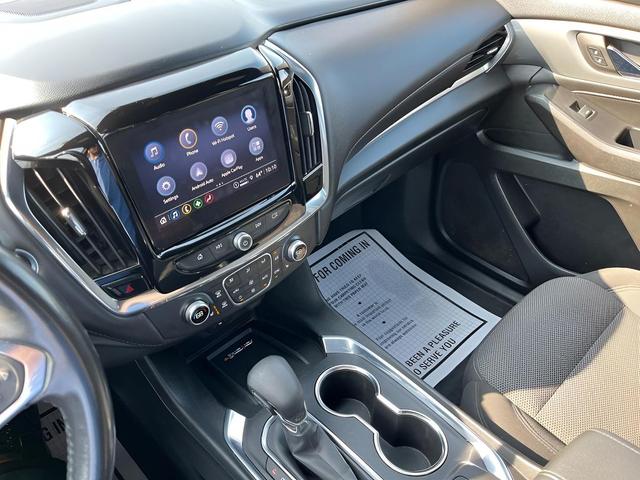 Photo of 2022 Mosaic Black Metallic Chevrolet Traverse