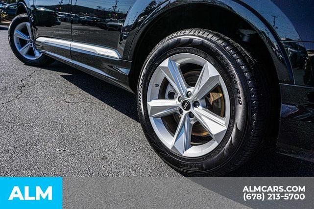 Photo of 2024 Mythos Black Metallic Audi Q7