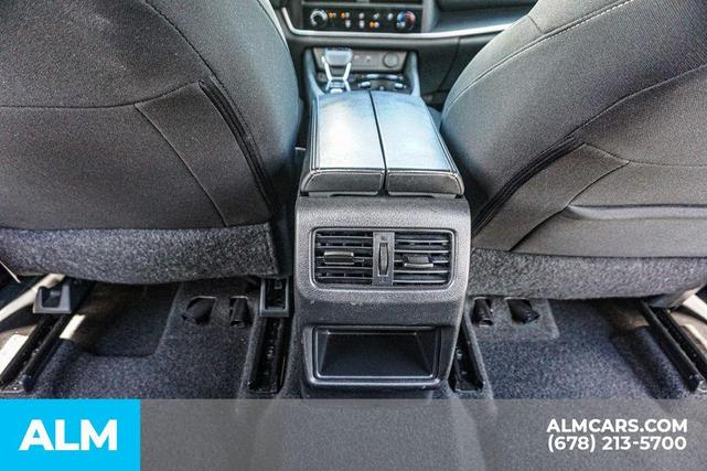 Photo of 2023 Glacier White Nissan Rogue