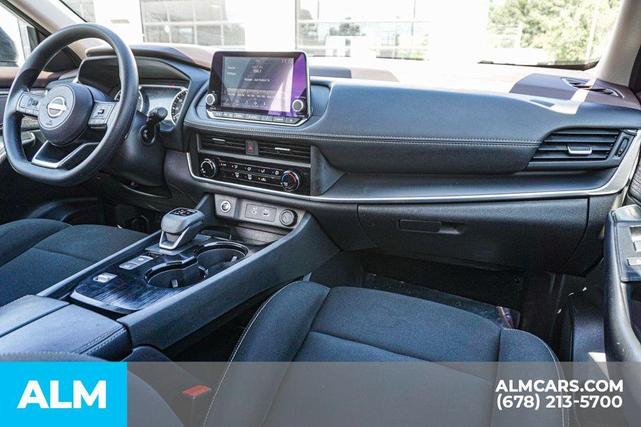 Photo of 2023 Glacier White Nissan Rogue