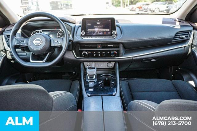 Photo of 2023 Glacier White Nissan Rogue