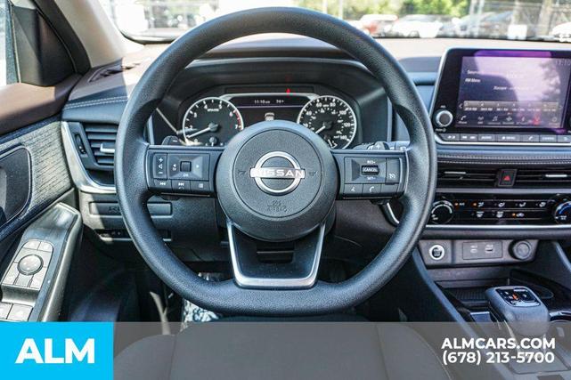 Photo of 2023 Glacier White Nissan Rogue