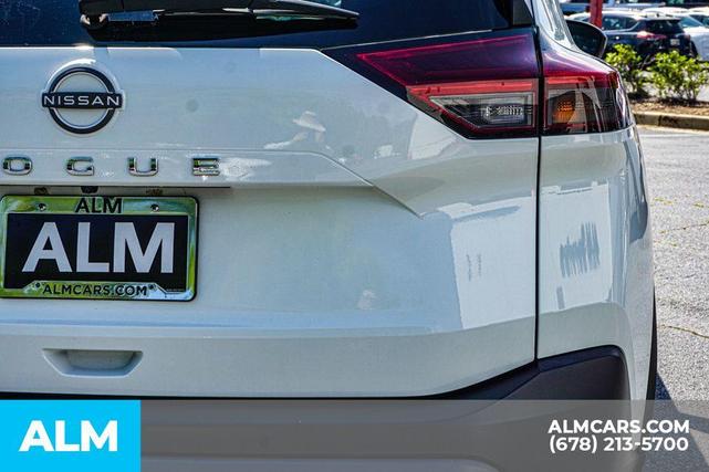 Photo of 2023 Glacier White Nissan Rogue
