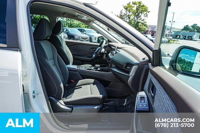 Photo of 2023 Glacier White Nissan Rogue