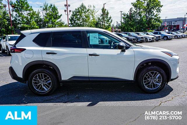 Photo of 2023 Glacier White Nissan Rogue