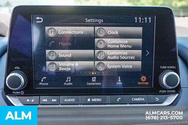 Photo of 2023 Glacier White Nissan Rogue