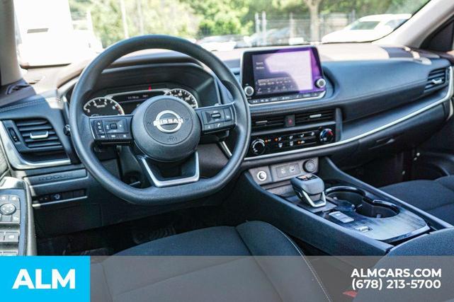 Photo of 2023 Glacier White Nissan Rogue