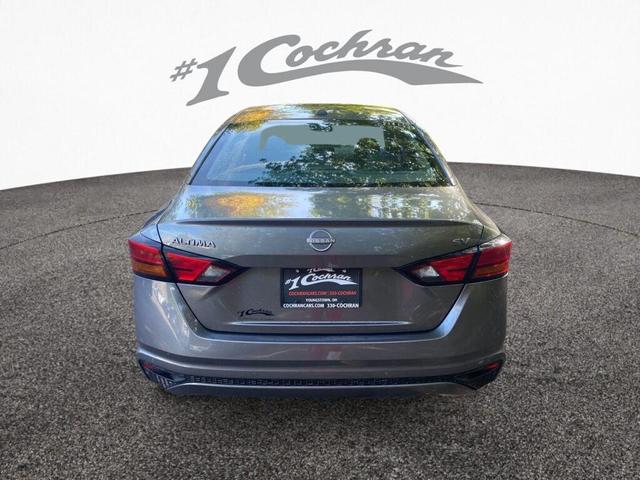 Photo of 2023 Gun Metallic Nissan Altima