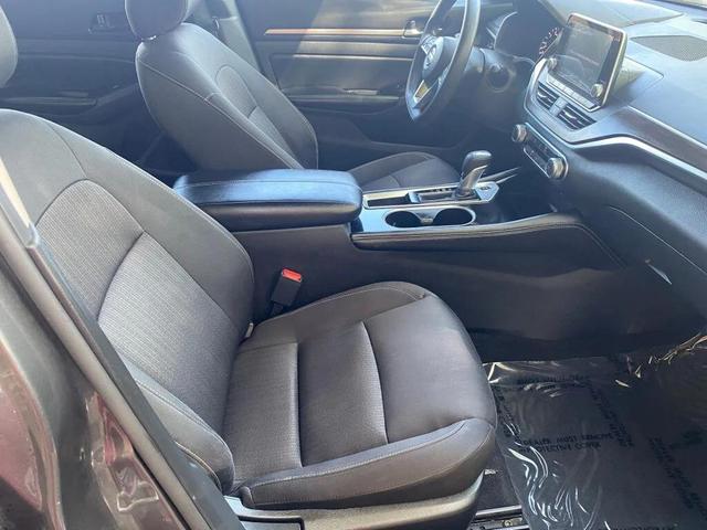 Photo of 2023 Gun Metallic Nissan Altima