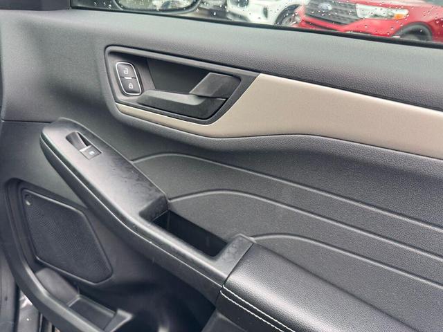 Photo of 2022 Carbonized Gray Metallic Ford Escape