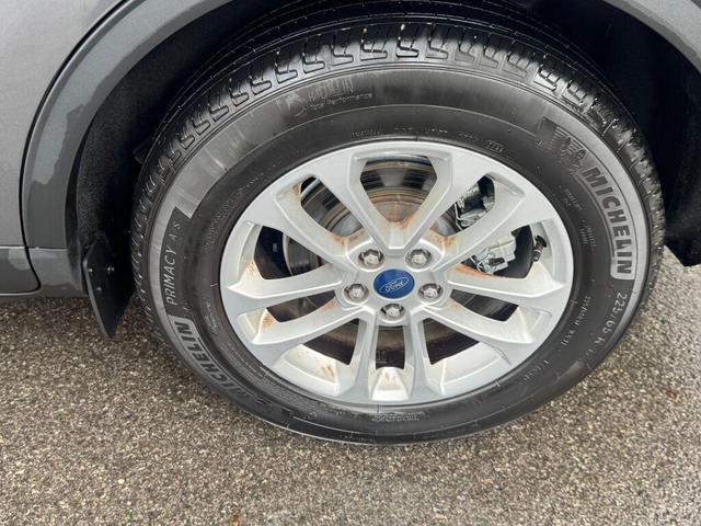 Photo of 2022 Carbonized Gray Metallic Ford Escape
