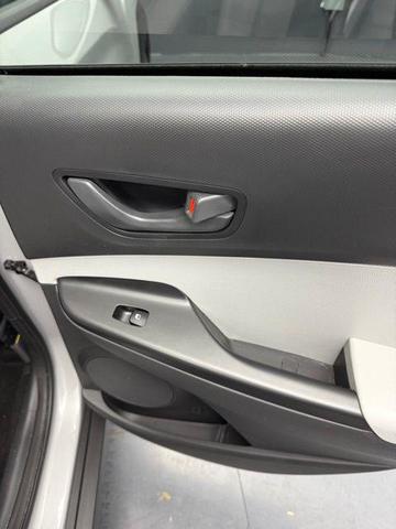 Photo of 2023 Cyber Silver Hyundai KONA