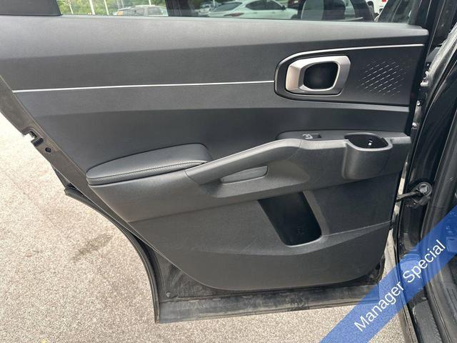 Photo of 2021 Ebony Black Kia Sorento