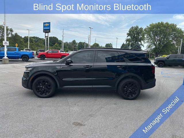 Photo of 2021 Ebony Black Kia Sorento