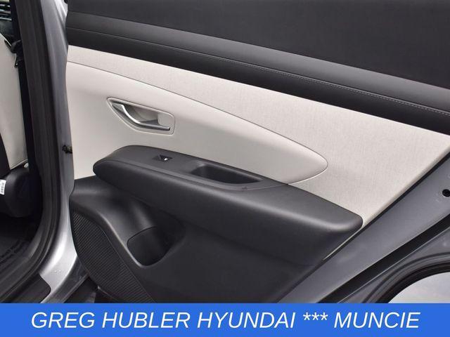 Photo of 2025 Shimmering Silver Hyundai TUCSON Hybrid