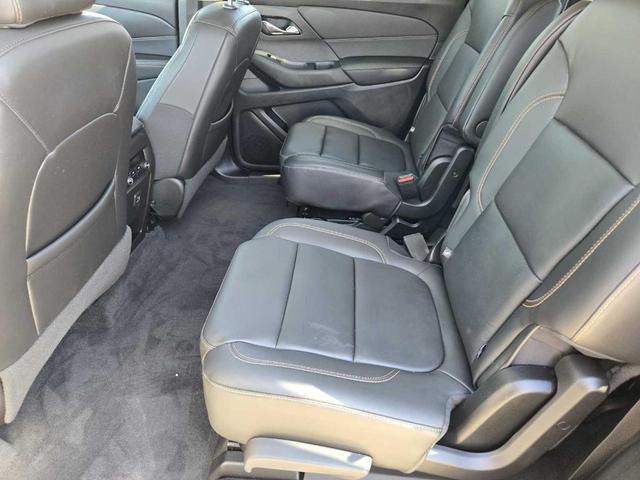 Photo of 2021 Silver Ice Metallic Chevrolet Traverse