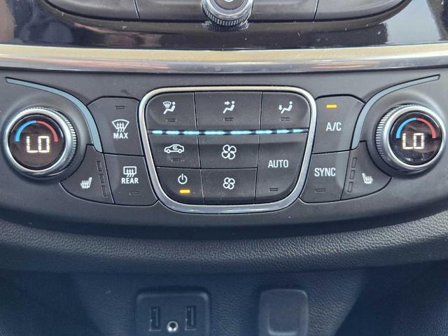 Photo of 2021 Silver Ice Metallic Chevrolet Traverse