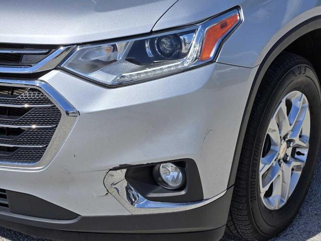 Photo of 2021 Silver Ice Metallic Chevrolet Traverse